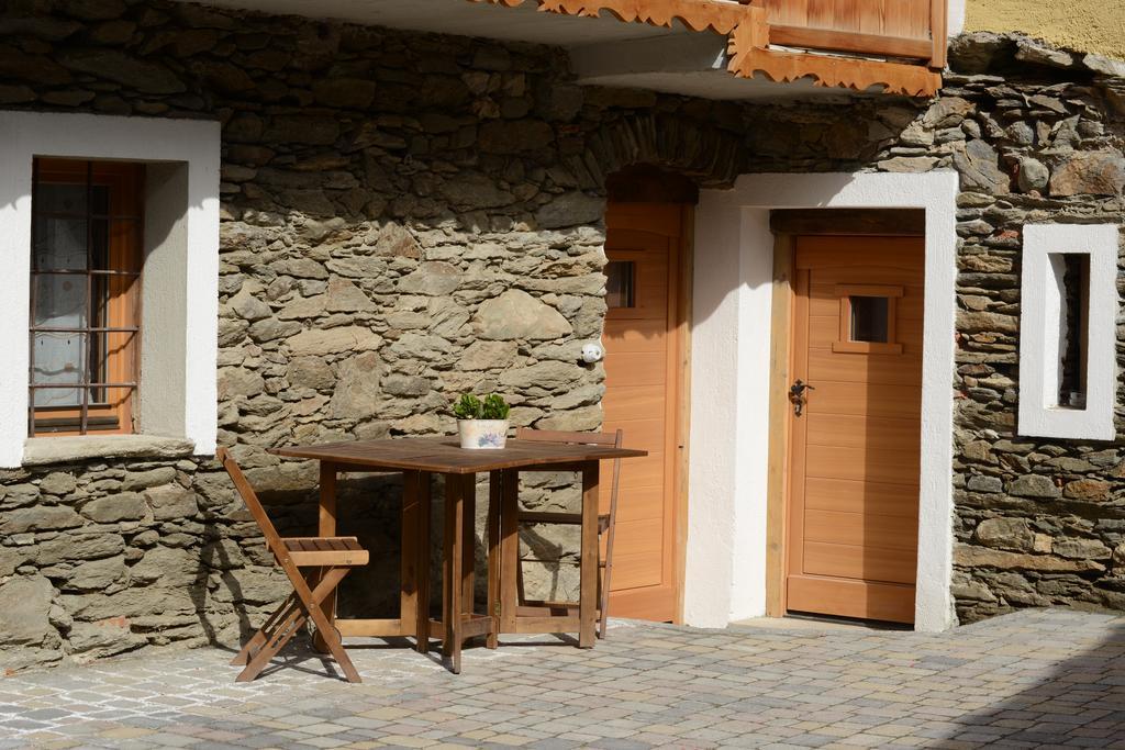 Vieilles Maisons D'Introd Bagian luar foto