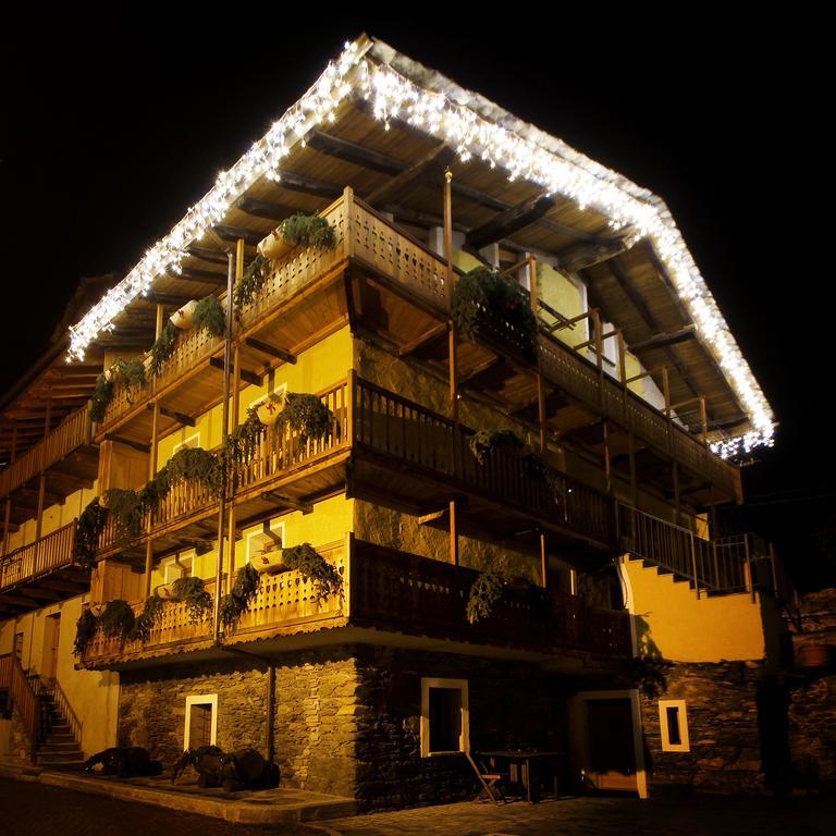 Vieilles Maisons D'Introd Bagian luar foto