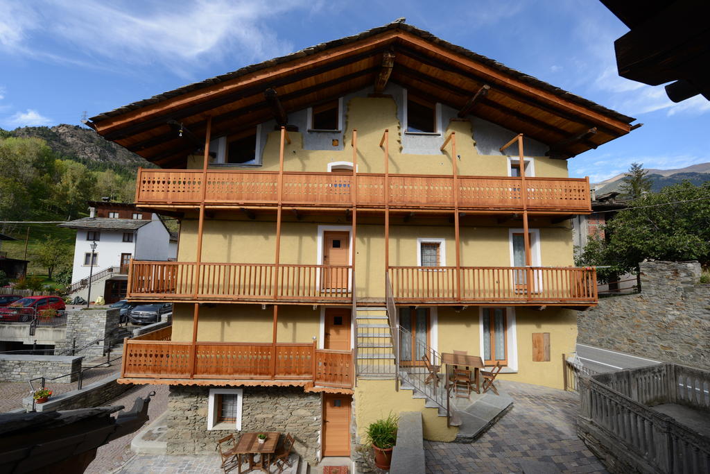 Vieilles Maisons D'Introd Bagian luar foto