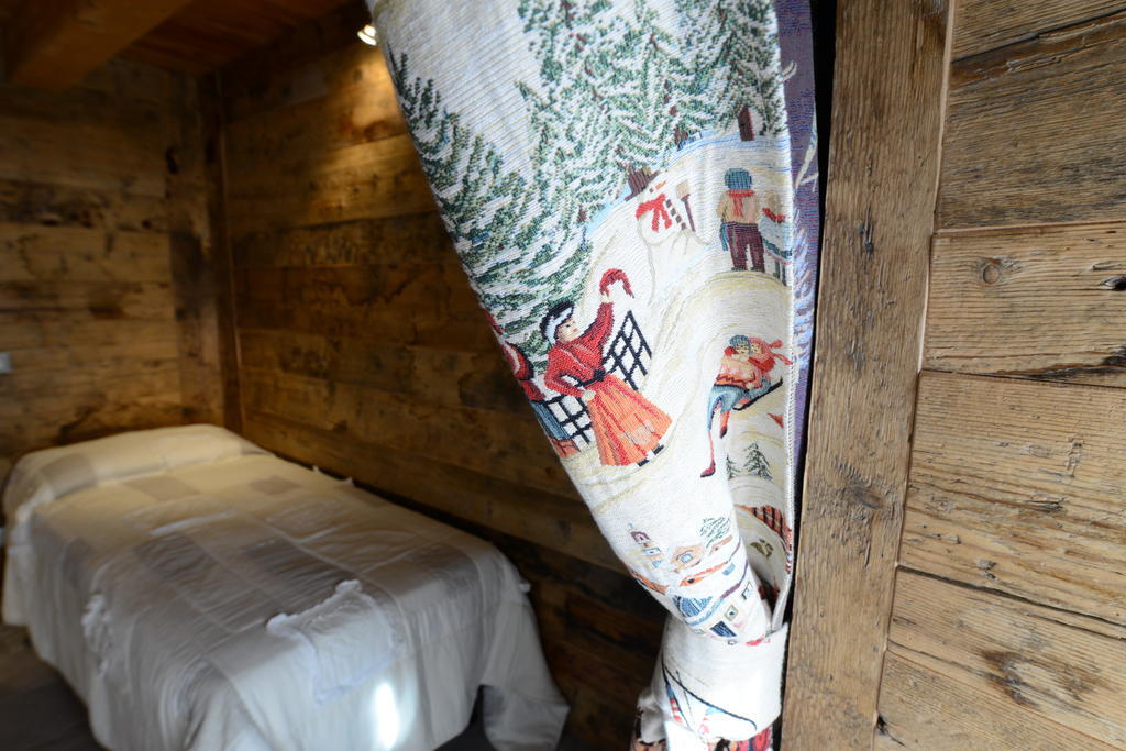 Vieilles Maisons D'Introd Bagian luar foto
