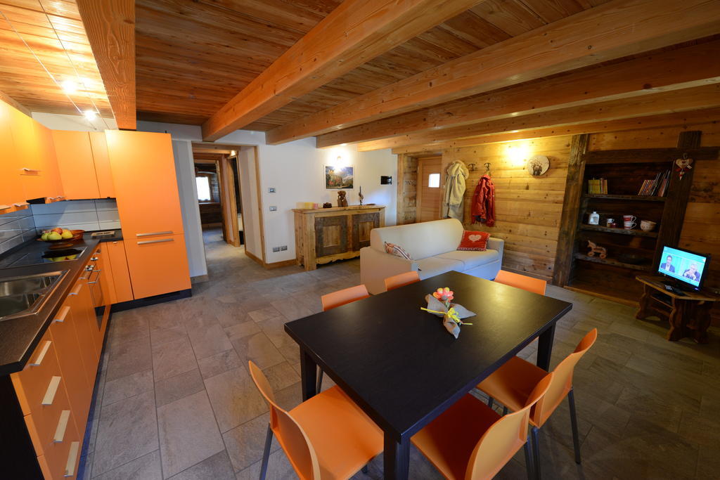 Vieilles Maisons D'Introd Bagian luar foto