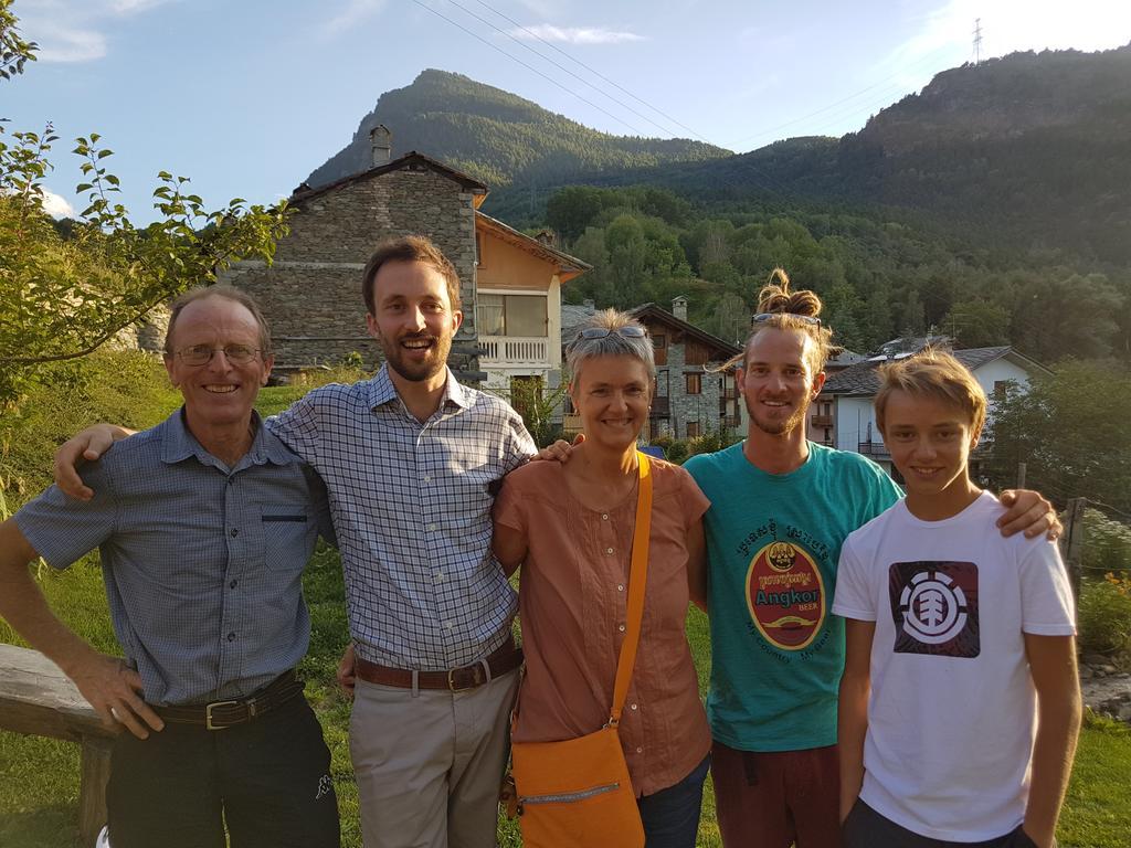 Vieilles Maisons D'Introd Bagian luar foto