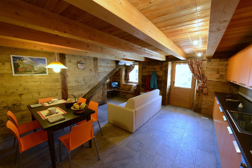 Vieilles Maisons D'Introd Bagian luar foto