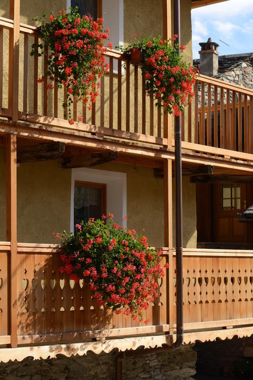 Vieilles Maisons D'Introd Bagian luar foto