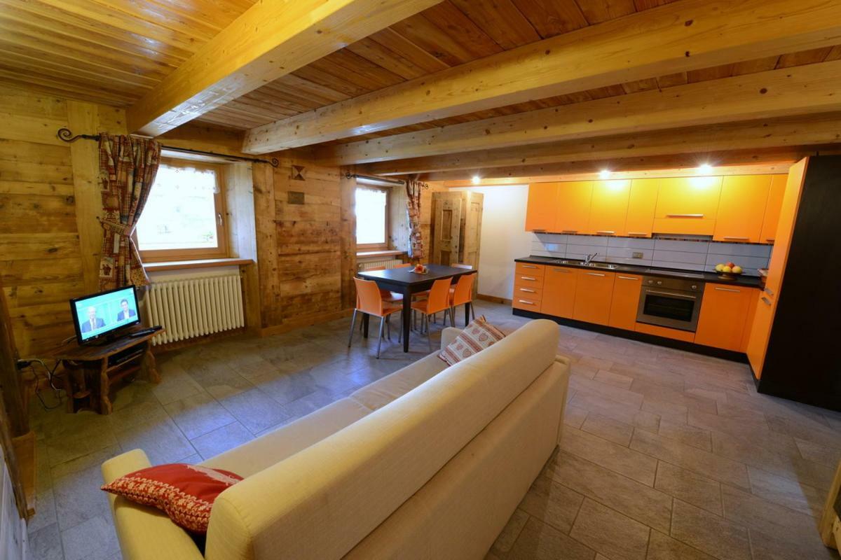 Vieilles Maisons D'Introd Bagian luar foto