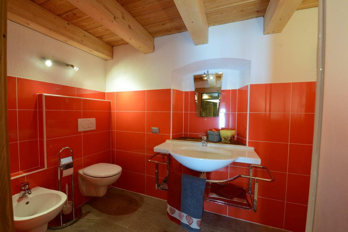 Vieilles Maisons D'Introd Bagian luar foto